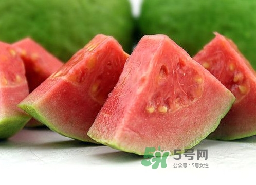 芭樂中間的籽可以吃嗎？芭樂榨汁籽要去嗎