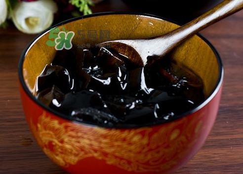 仙草凍怎么吃？仙草粉做的仙草凍怎么會有點苦