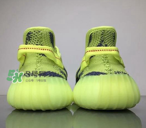 adidas yeezy boost 350 v2黃斑馬是夜光的嗎？