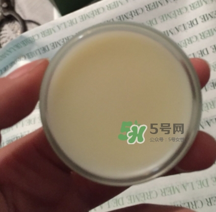 海藍之謎唇霜怎么用？海藍之謎修護唇霜使用方法