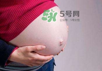 孕期可以蹲著上廁所嗎？孕期上廁所會壓到寶寶嗎？