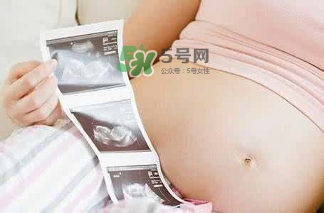 孕期可以蹲著上廁所嗎？孕期上廁所會壓到寶寶嗎？