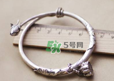 銀手鐲可以用牙膏洗嗎？銀手鐲可以用什么洗？