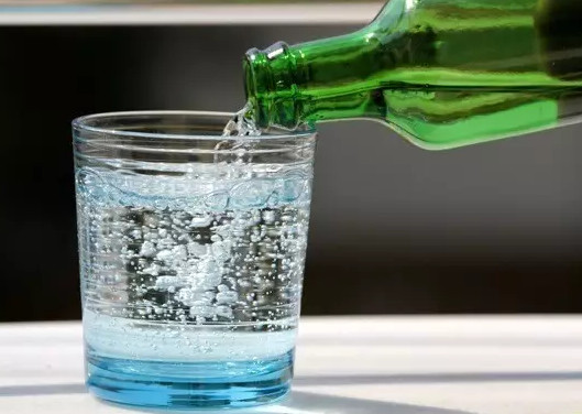 蘇打水是碳酸飲料嗎？蘇打水和碳酸飲料的區(qū)別