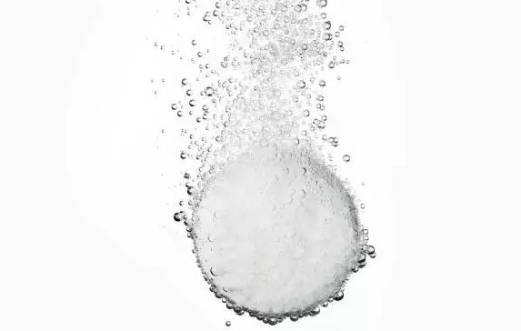 è˜‡æ‰“æ°´æ˜¯ç¢³é…¸é£²æ–™å—Žï¼Ÿè˜‡æ‰“æ°´å’Œç¢³é…¸é£²æ–™çš„å€(qÅ«)åˆ¥