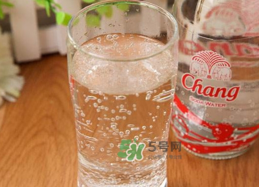 蘇打水是什么水？蘇打水喝多了會(huì)怎么樣？