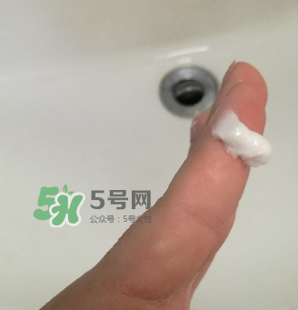 一葉子補(bǔ)水潔面乳怎么樣？一葉子補(bǔ)水洗面奶好用嗎？