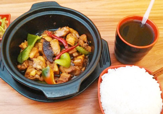 黃燜雞米飯多少錢一份？黃燜雞米飯?zhí)攸c是什么