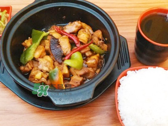 黃燜雞米飯多少錢(qián)一份？黃燜雞米飯?zhí)攸c(diǎn)是什么