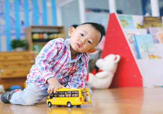 第一次送孩子去幼兒園，你是哪種家長？