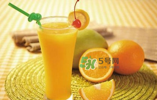 吃橙子和喝橙汁的區(qū)別 哪種更營養(yǎng)？