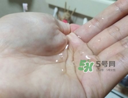 御泥坊水潤茶萃微囊黑面膜怎么用？