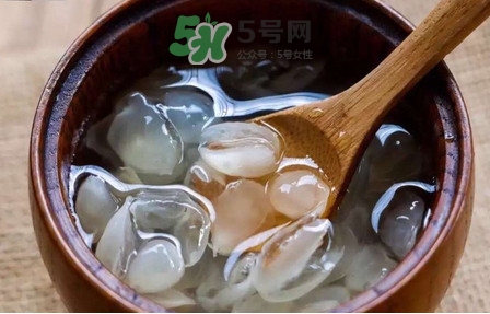 泡皂角米的水要倒掉嗎？泡皂角米的水有什么作用