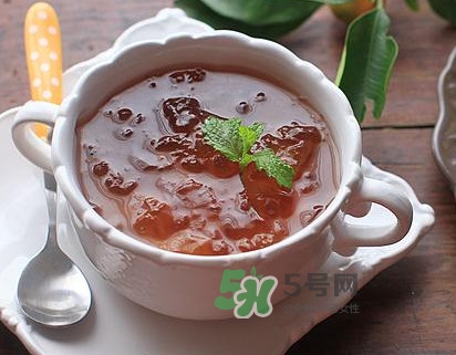 桃膠適合什么人吃？吃桃膠會(huì)上火嗎？