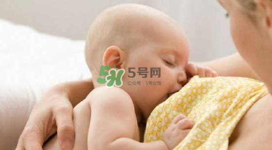 塞奶了有硬塊怎么辦？塞奶要熱敷還是冷敷？