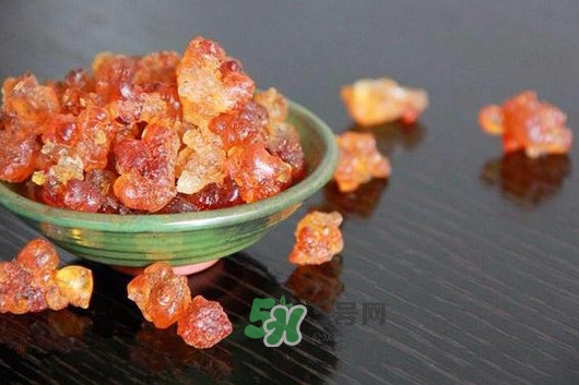 桃膠哪里有賣的？哪里產(chǎn)的桃膠最好