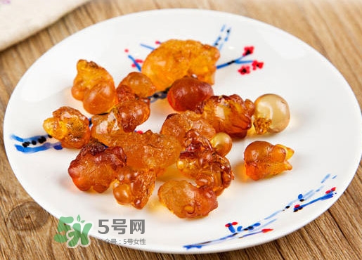 桃膠適合什么人吃？吃桃膠會(huì)上火嗎？