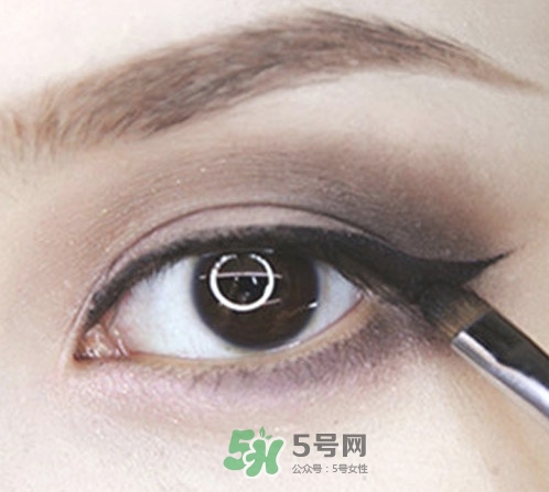 煙熏妝怎么畫(huà)？煙熏妝的畫(huà)法步驟圖解