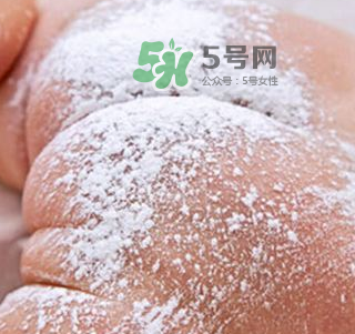 寶寶用爽身粉有危害嗎？爽身粉對(duì)寶寶有什么危害？