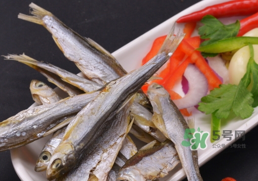刁子魚是秋刀魚嗎？刁子魚是海魚嗎？