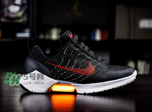 nike hyperadapt 1.0怎么充電？耐克自動(dòng)系鞋帶鞋要充電嗎？