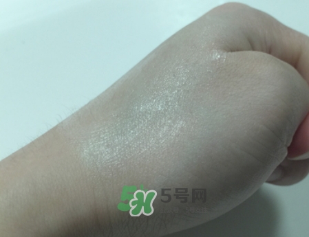 hr黑繃帶對(duì)痘痘有用嗎？赫蓮娜黑繃帶面霜使用心得