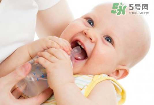母乳和奶粉能混在一起吃嗎？母乳和奶粉混合喂養(yǎng)好嗎？