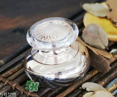 夢(mèng)詩(shī)麗天璽瓊珍玉顏膏怎么樣？夢(mèng)詩(shī)麗天璽膏有激素嗎？