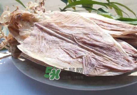 魷魚干可以煲湯嗎？魷魚干可以燉湯嗎