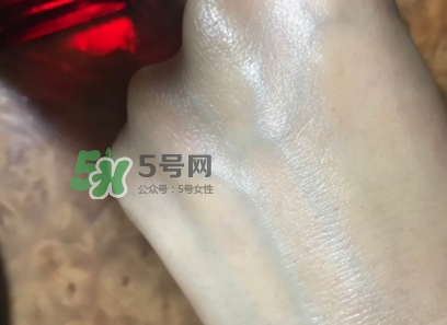 資生堂紅色蜜露是水還是精華？資生堂紅色蜜露是爽膚水嗎