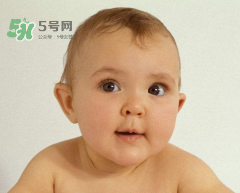 寶寶近視有什么癥狀？寶寶近視有什么表現(xiàn)？