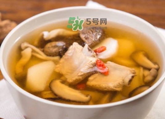 松茸煲排骨怎么做？松茸燉排骨有什么功效