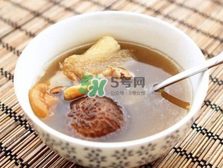 松茸煲排骨怎么做？松茸燉排骨有什么功效