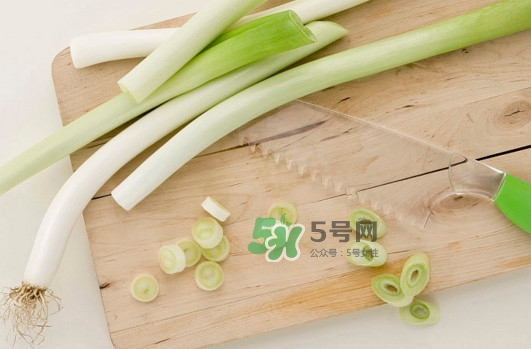 大蔥是蔥黃嗎？大蔥和蔥黃的區(qū)別
