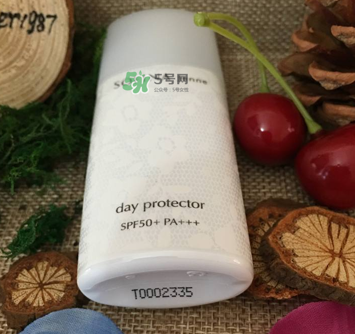 蘇菲娜白蕾絲防水嗎？蘇菲娜白蕾絲悶痘嗎？