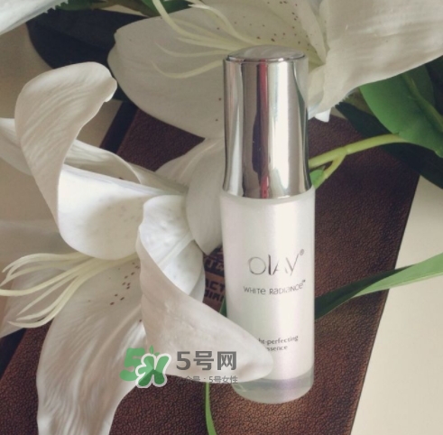 olay玉蘭油小白瓶小綠瓶哪個(gè)好？olay小白瓶小綠瓶區(qū)別