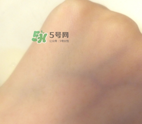 olay玉蘭油小白瓶小綠瓶哪個(gè)好？olay小白瓶小綠瓶區(qū)別