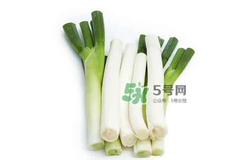 大蔥有青蟲怎么去除？大蔥有白斑是什么原因