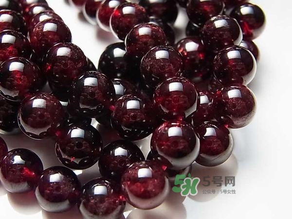 石榴石是什么做的？石榴是是怎么形成的？