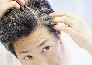頭發(fā)白是什么原因引起的？頭發(fā)白吃什么能變黑？