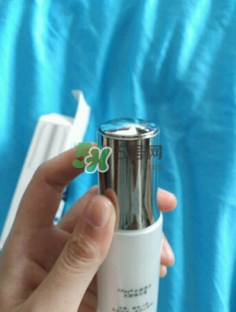 olay淡斑小白瓶和olay光感小白瓶哪個(gè)好？