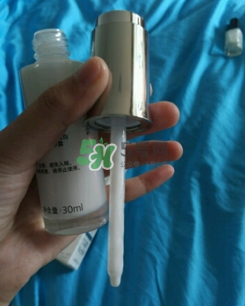 olay淡斑小白瓶和olay光感小白瓶哪個(gè)好？