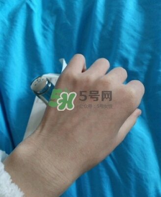 olay淡斑小白瓶和olay光感小白瓶哪個(gè)好？