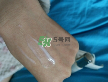 olay淡斑小白瓶和olay光感小白瓶哪個(gè)好？