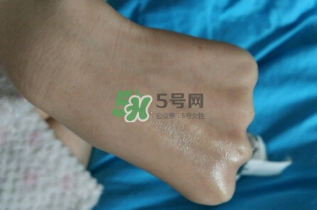 olay淡斑小白瓶和olay光感小白瓶哪個(gè)好？