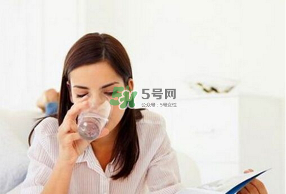 喝水就想小便是什么原因？喝水尿頻怎么辦？