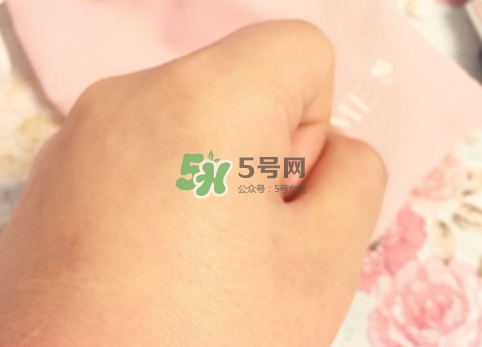 蘭蔻小黑瓶和sk2小燈泡哪個(gè)好？蘭蔻小黑瓶和小燈泡怎么用