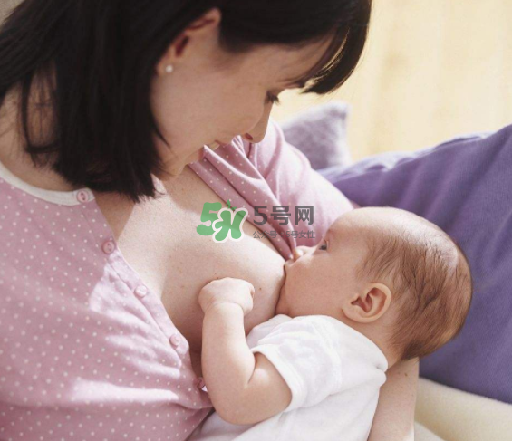 母乳喂養(yǎng)會(huì)乳糖不耐受嗎？母乳喂養(yǎng)會(huì)過度喂養(yǎng)嗎？