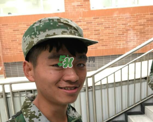 神似王寶強(qiáng)大一新生是誰(shuí)？神似王寶強(qiáng)大一新生叫什么名字？
