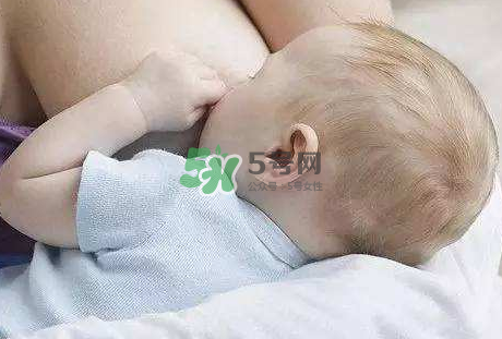 母乳喂養(yǎng)會積食嗎？純母乳喂養(yǎng)的寶寶會積食嗎？